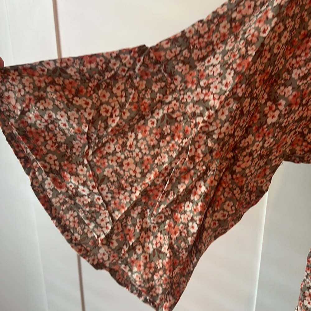 NWT Emily Wonder blouse. Size S. - Picture 3 of 3